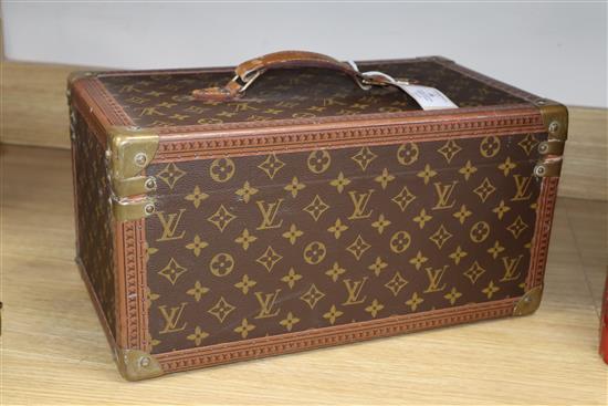 A Louis Vuitton vanity case, serial number 949439 (mirror damaged)